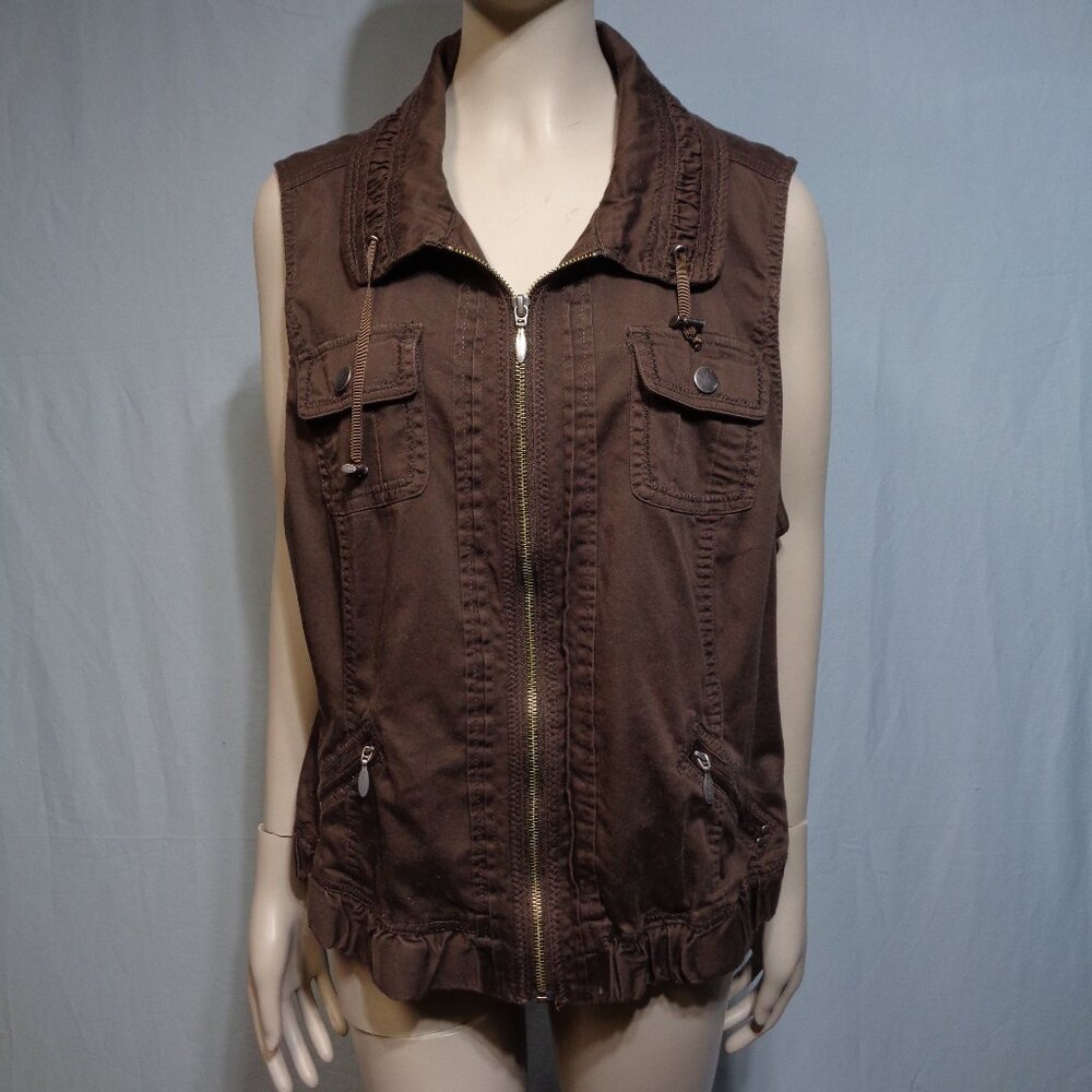 Brown CJ Banks full zip vest in size X.